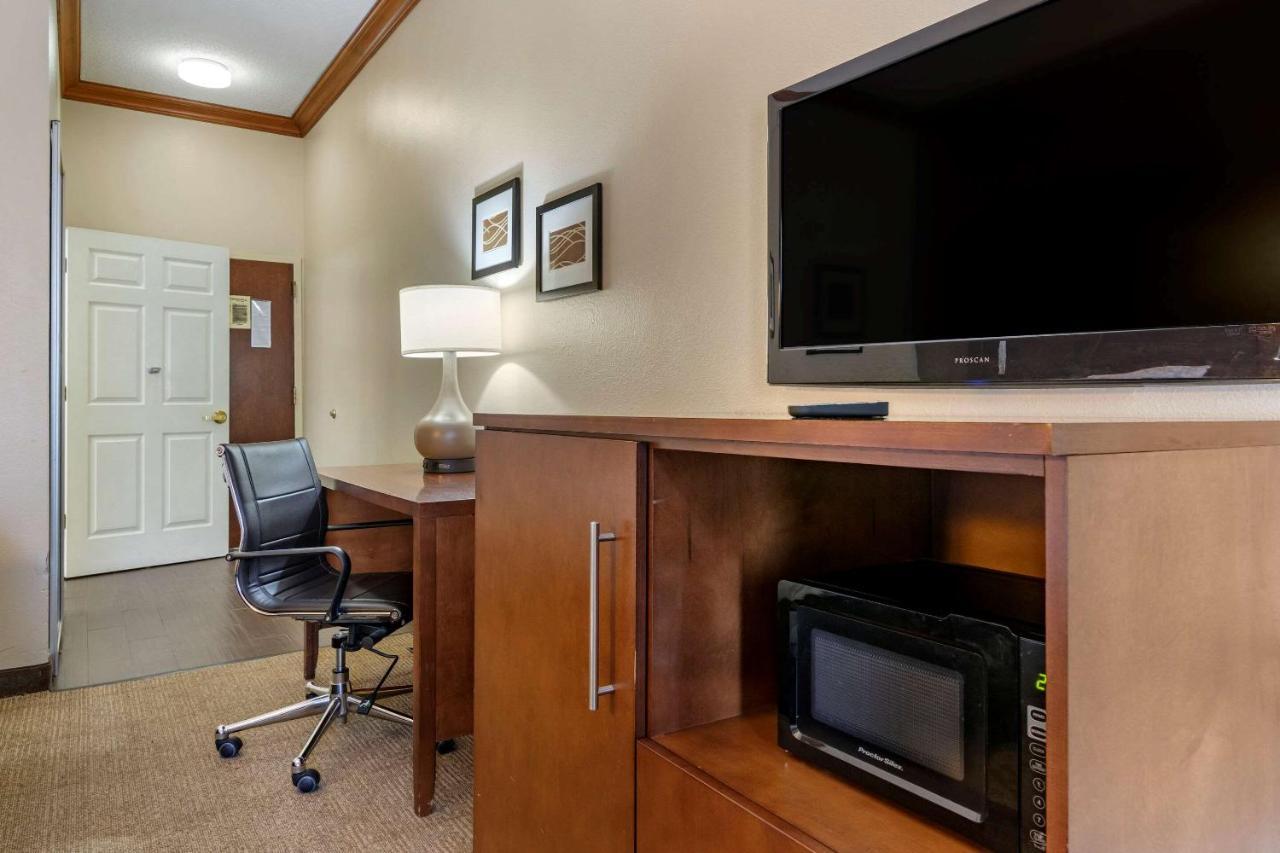 Comfort Inn & Suites Statesboro - University Area Bagian luar foto
