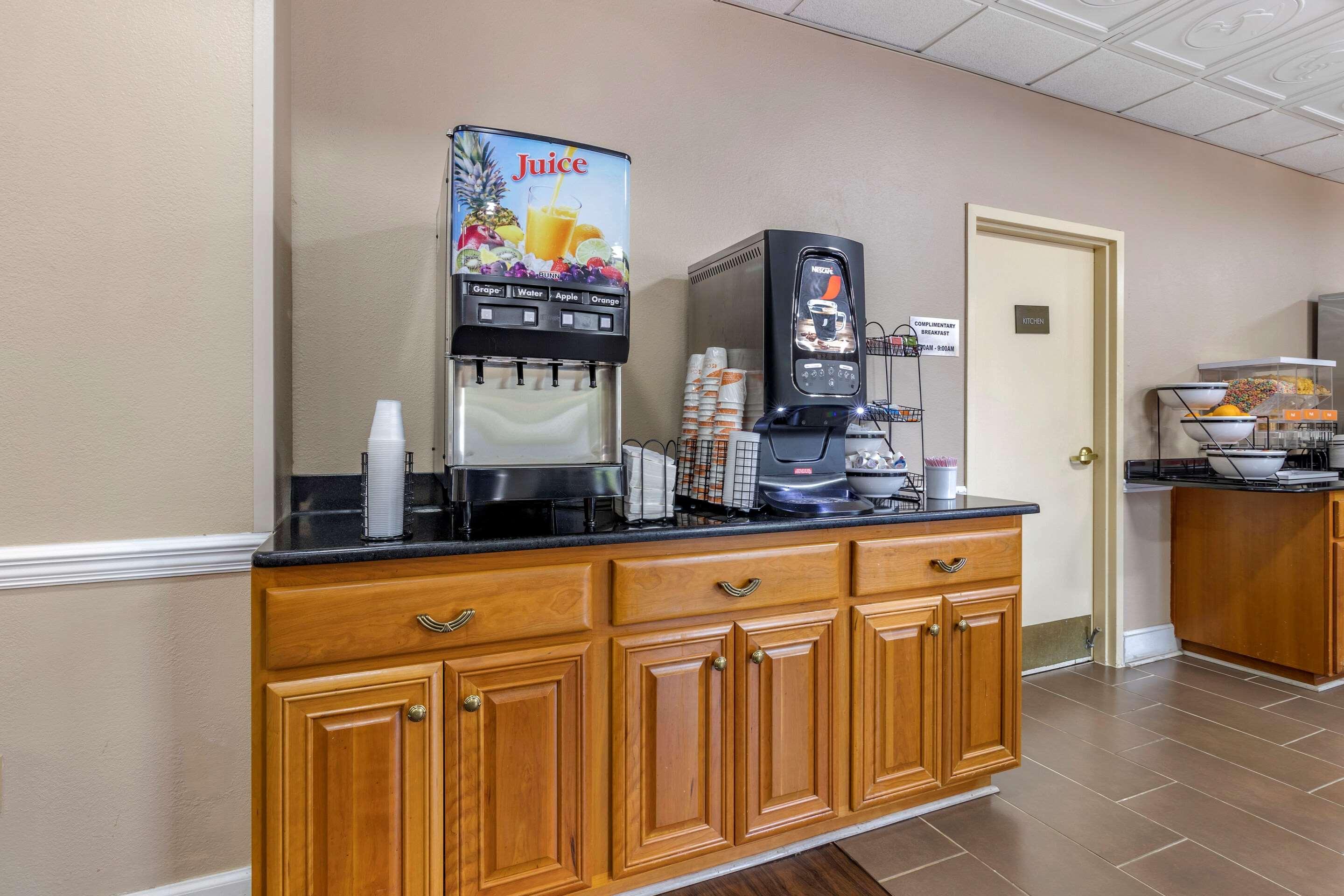 Comfort Inn & Suites Statesboro - University Area Bagian luar foto