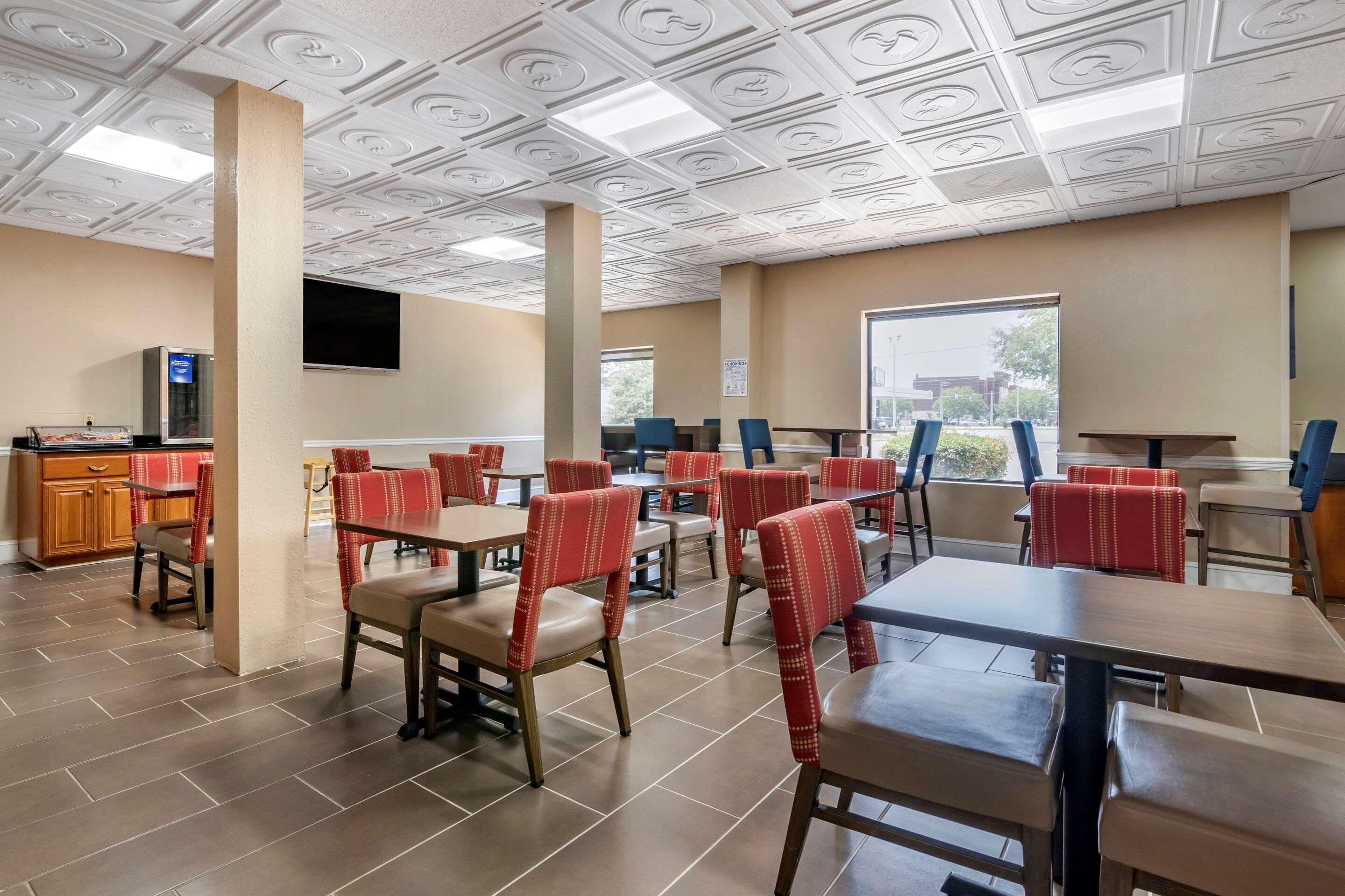 Comfort Inn & Suites Statesboro - University Area Bagian luar foto
