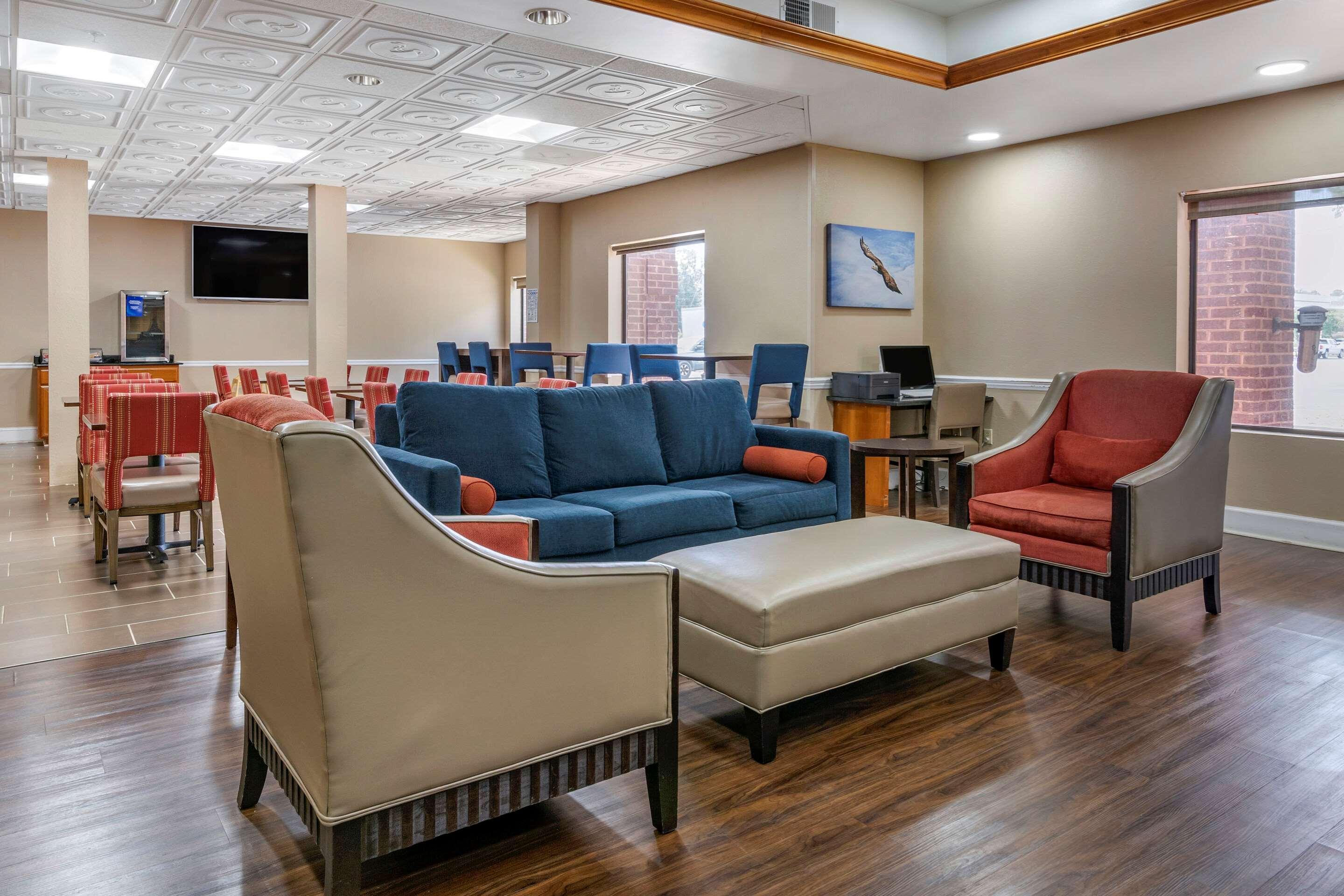 Comfort Inn & Suites Statesboro - University Area Bagian luar foto